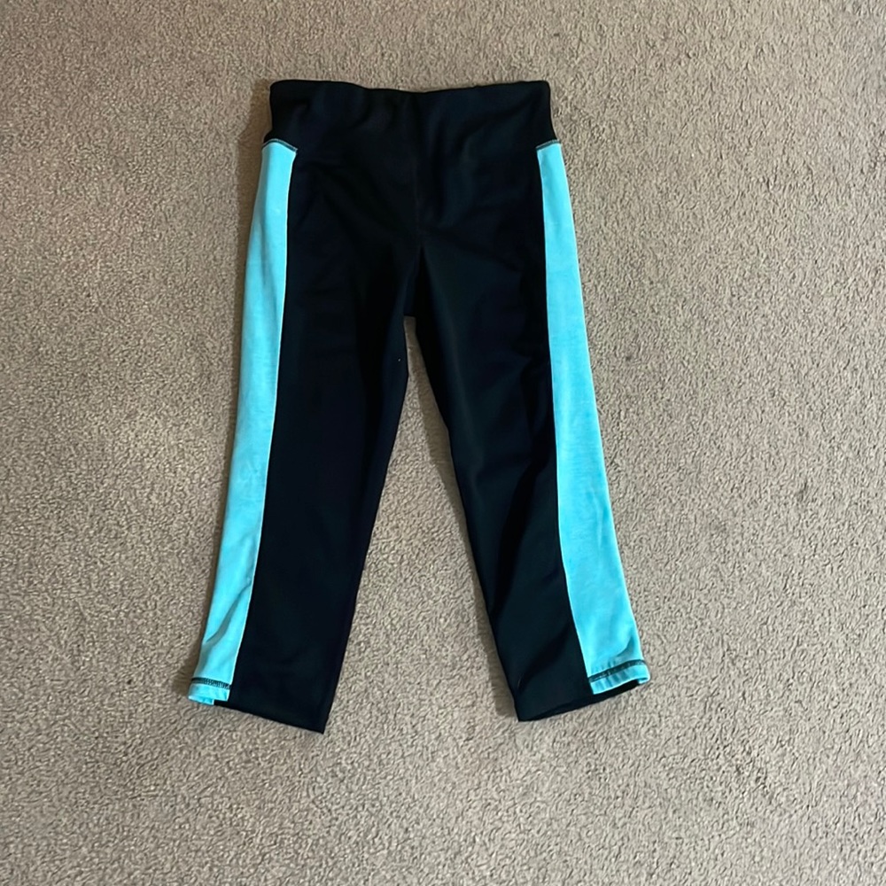 Cropped leggings (goes to mid calf)